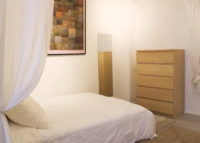 Charming Apartment For 4 People In Paris 15