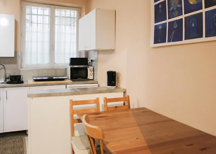 Charming Apartment For 4 People In Paris 15